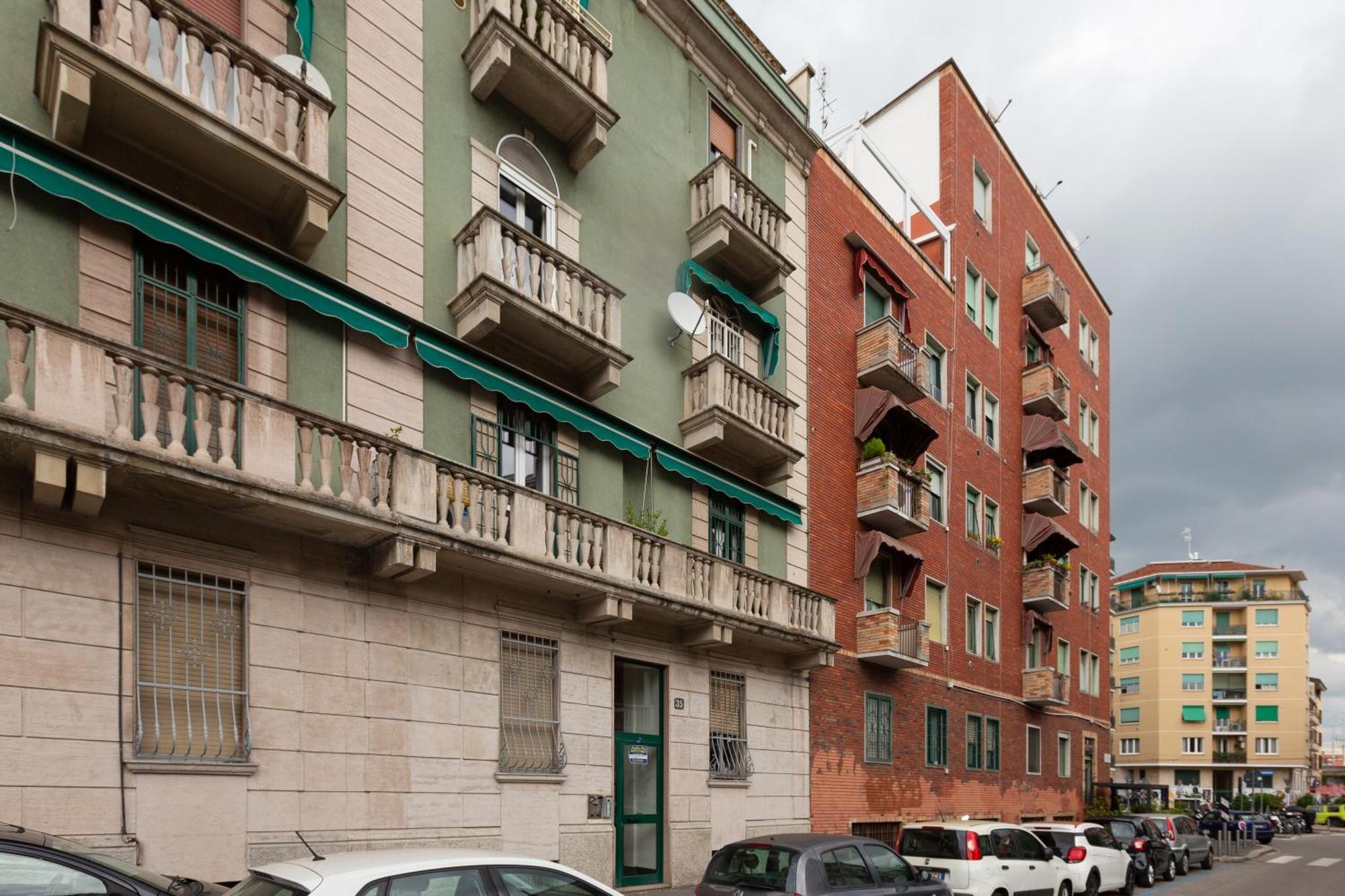 Buschi Milano-citta Studi * Milán